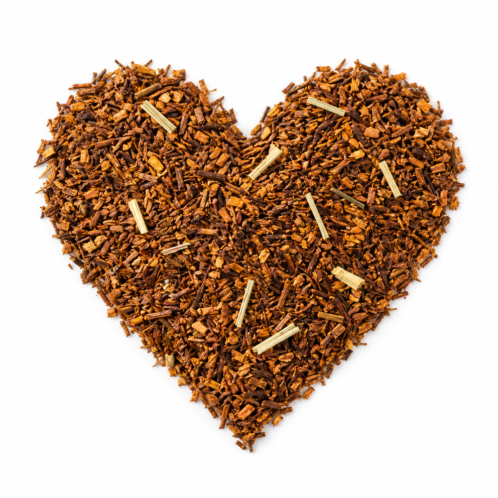 Persika/passion – rooibos arrangerat som ett hjärta på vit bakgrund