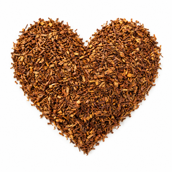 Vanilj – rooibos arrangerat som ett hjärta på vit bakgrund